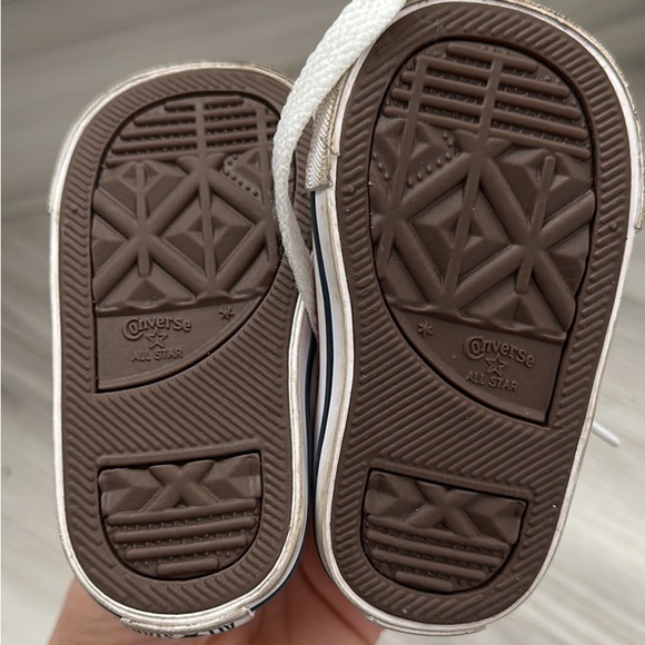 Baby Converse - size 2 - Picture 3 of 3